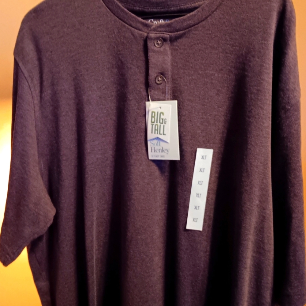 Men's Henley Shirt in Maroon Never Worn